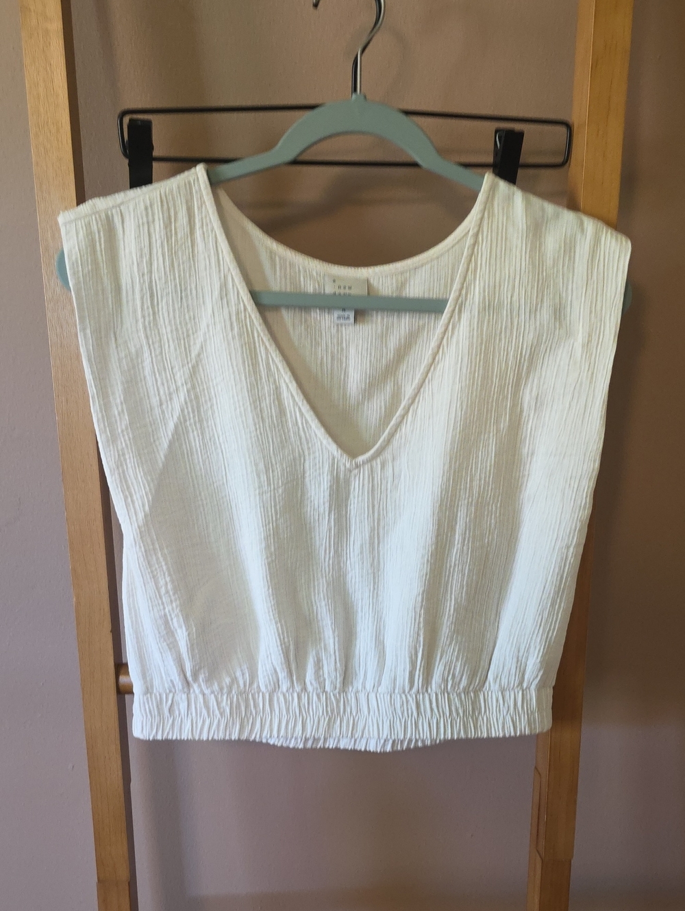 a new day White V-Neck Sleeveless Crop Tank Top